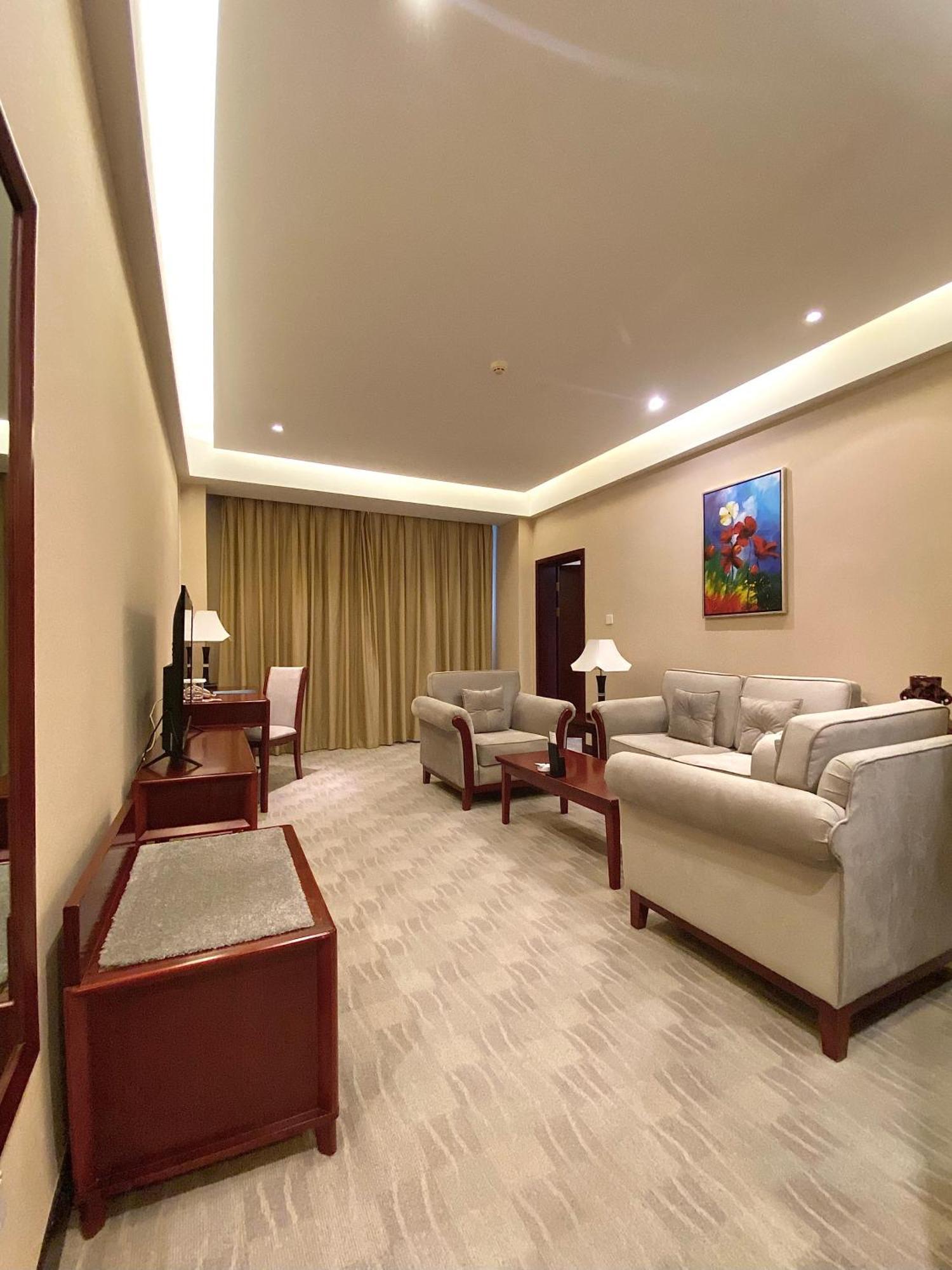 Beijing Palace Soluxe Hotel Astana Buitenkant foto A living room