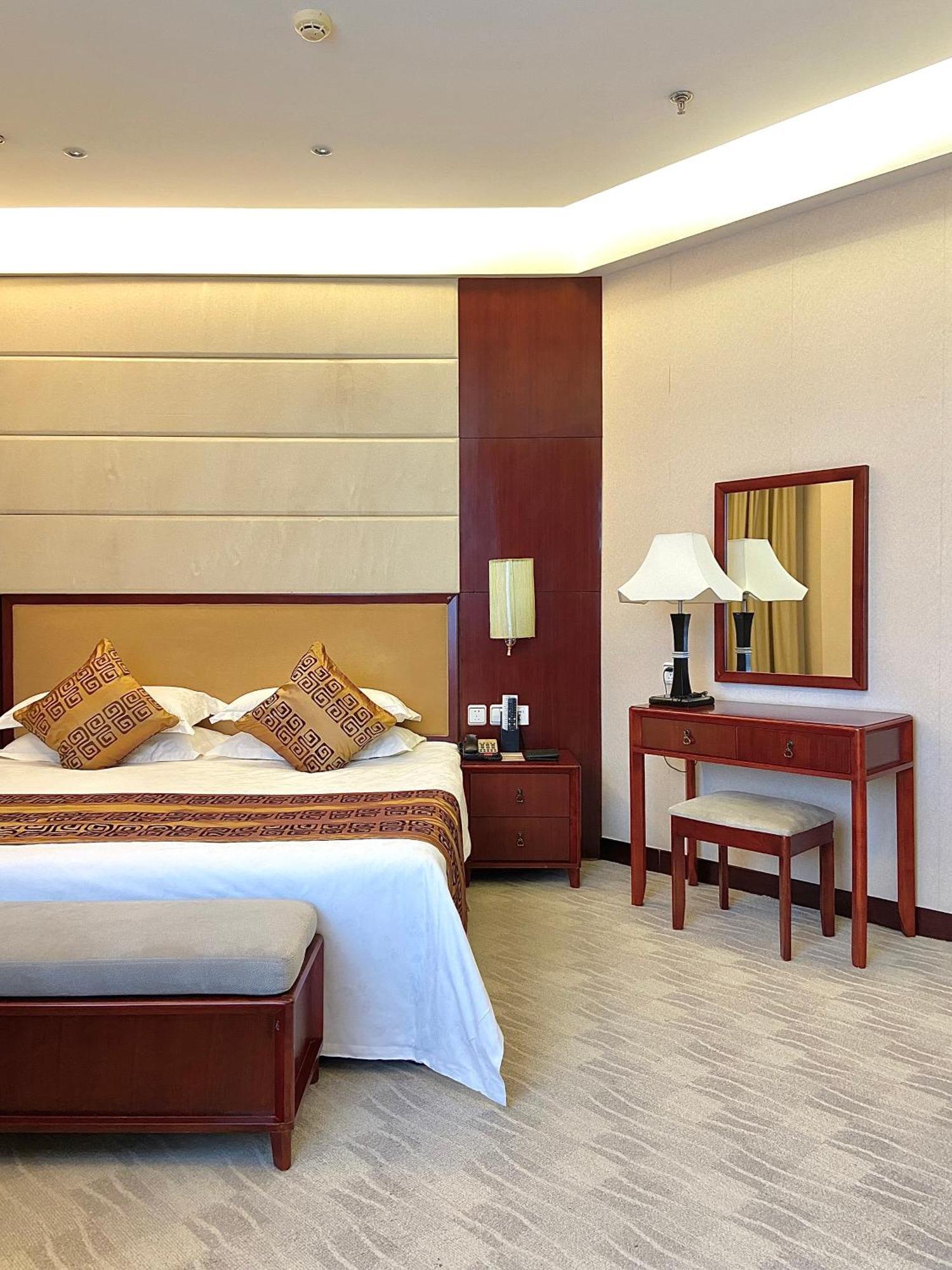 Beijing Palace Soluxe Hotel Astana Buitenkant foto A bedroom