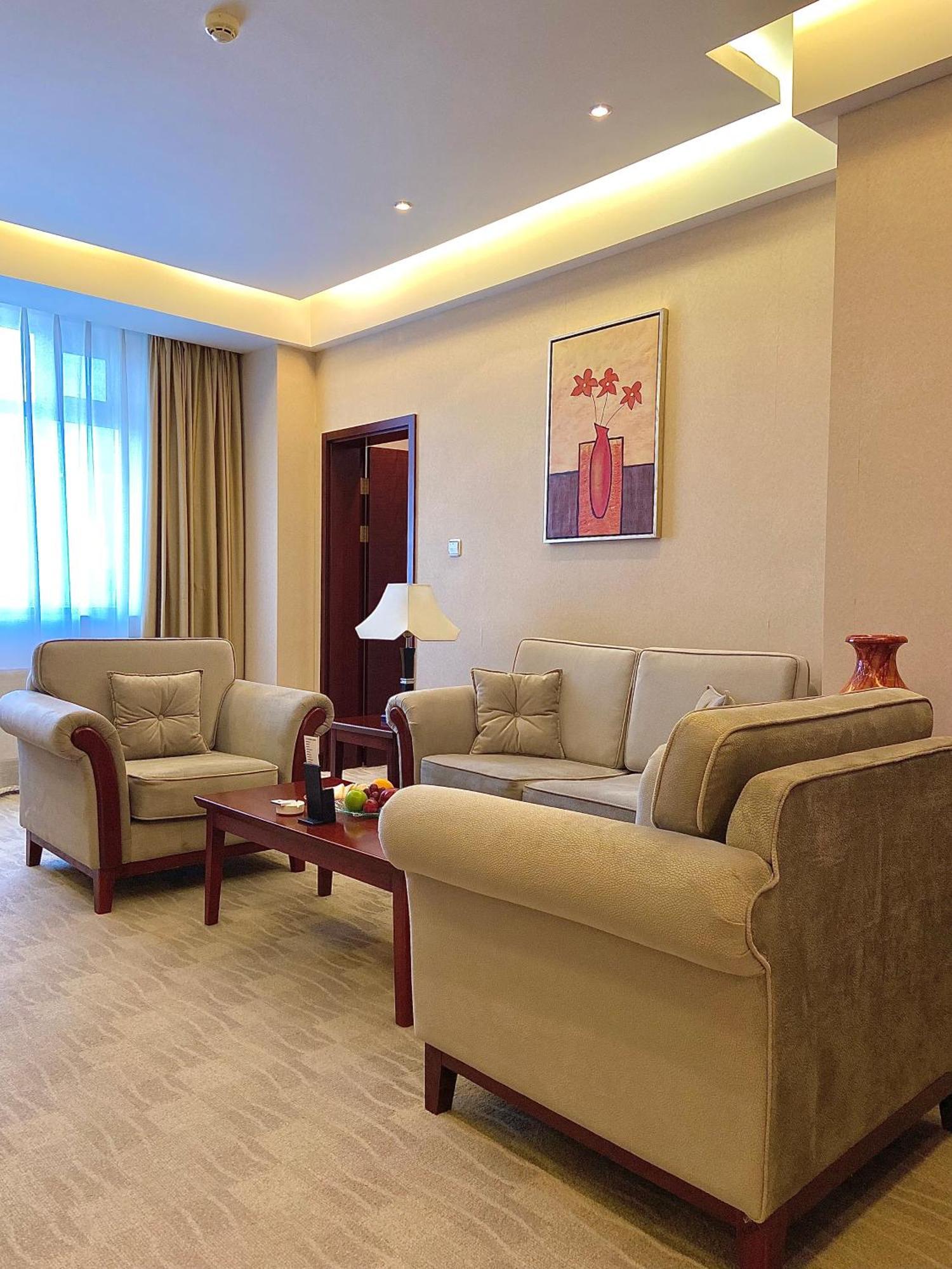 Beijing Palace Soluxe Hotel Astana Buitenkant foto A living room in a suite at the hotel