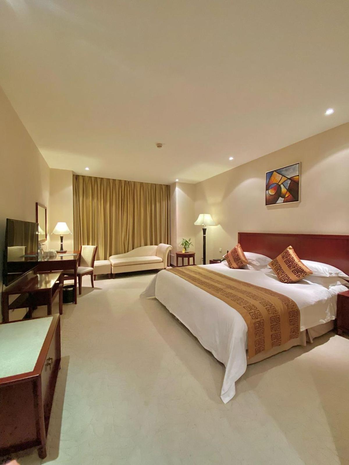 Beijing Palace Soluxe Hotel Astana Buitenkant foto A room at the hotel