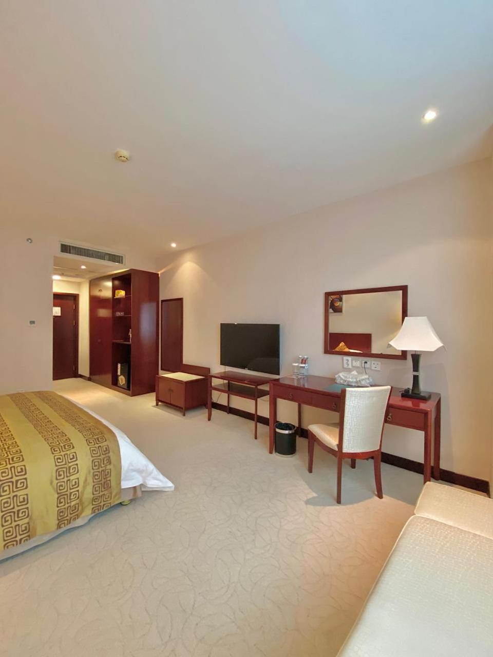 Beijing Palace Soluxe Hotel Astana Buitenkant foto A room at the hotel