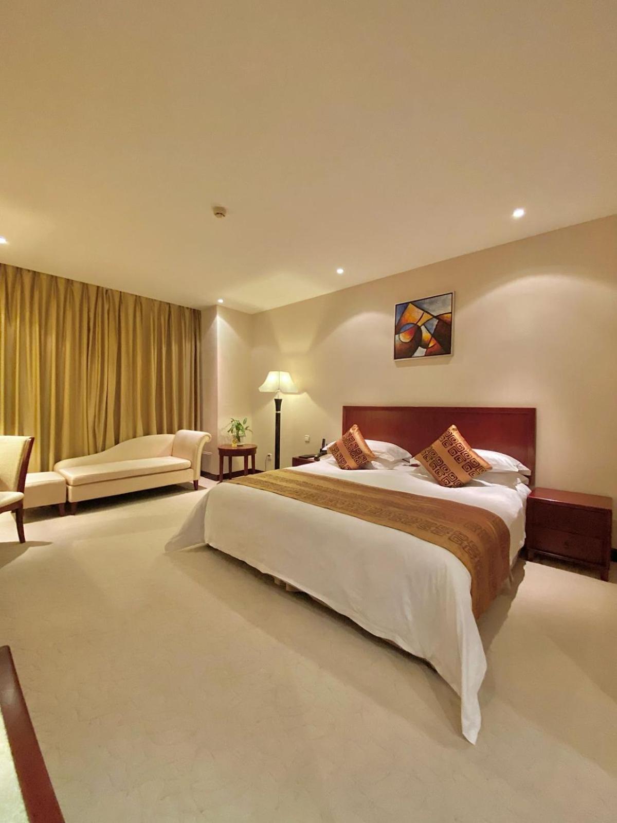 Beijing Palace Soluxe Hotel Astana Buitenkant foto A bedroom at the hotel