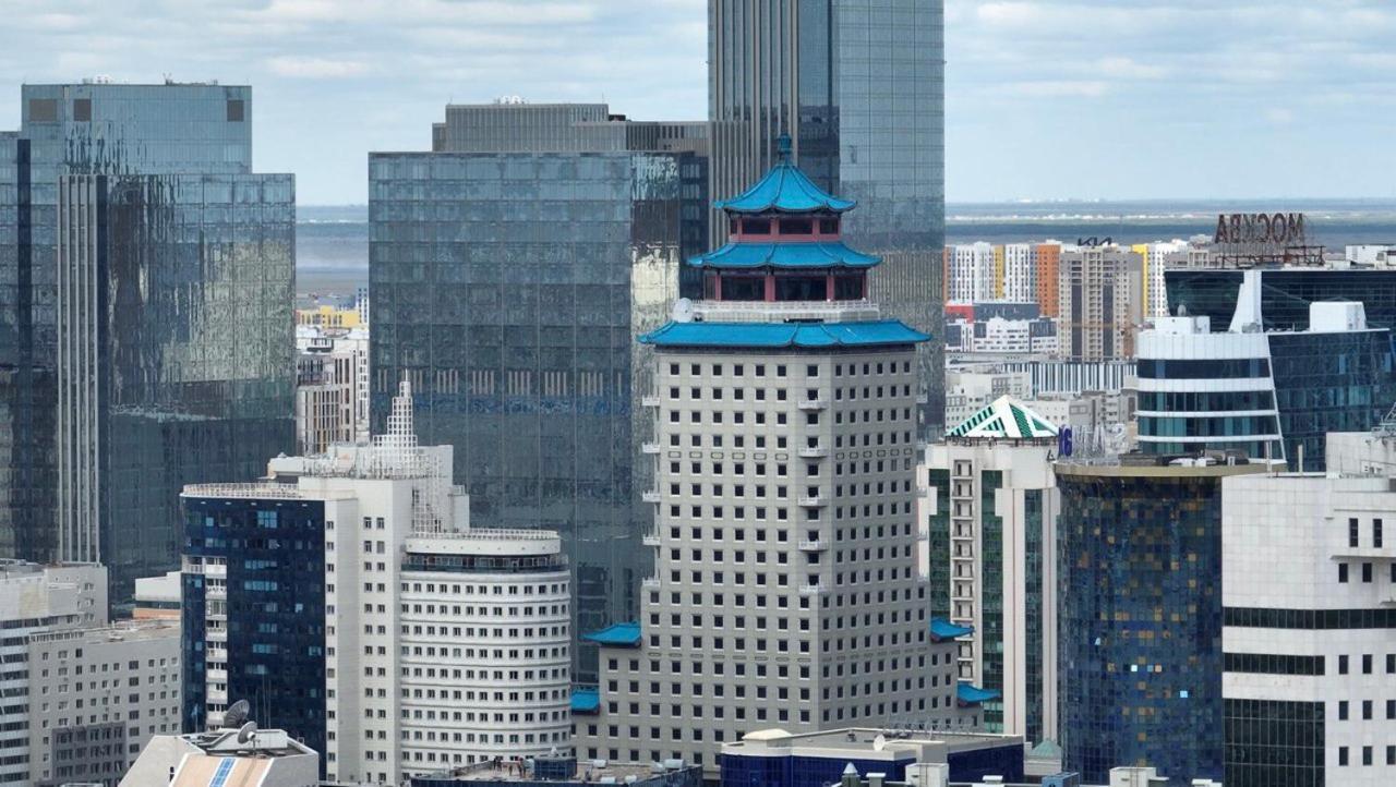 Beijing Palace Soluxe Hotel Astana Buitenkant foto The building in 2011