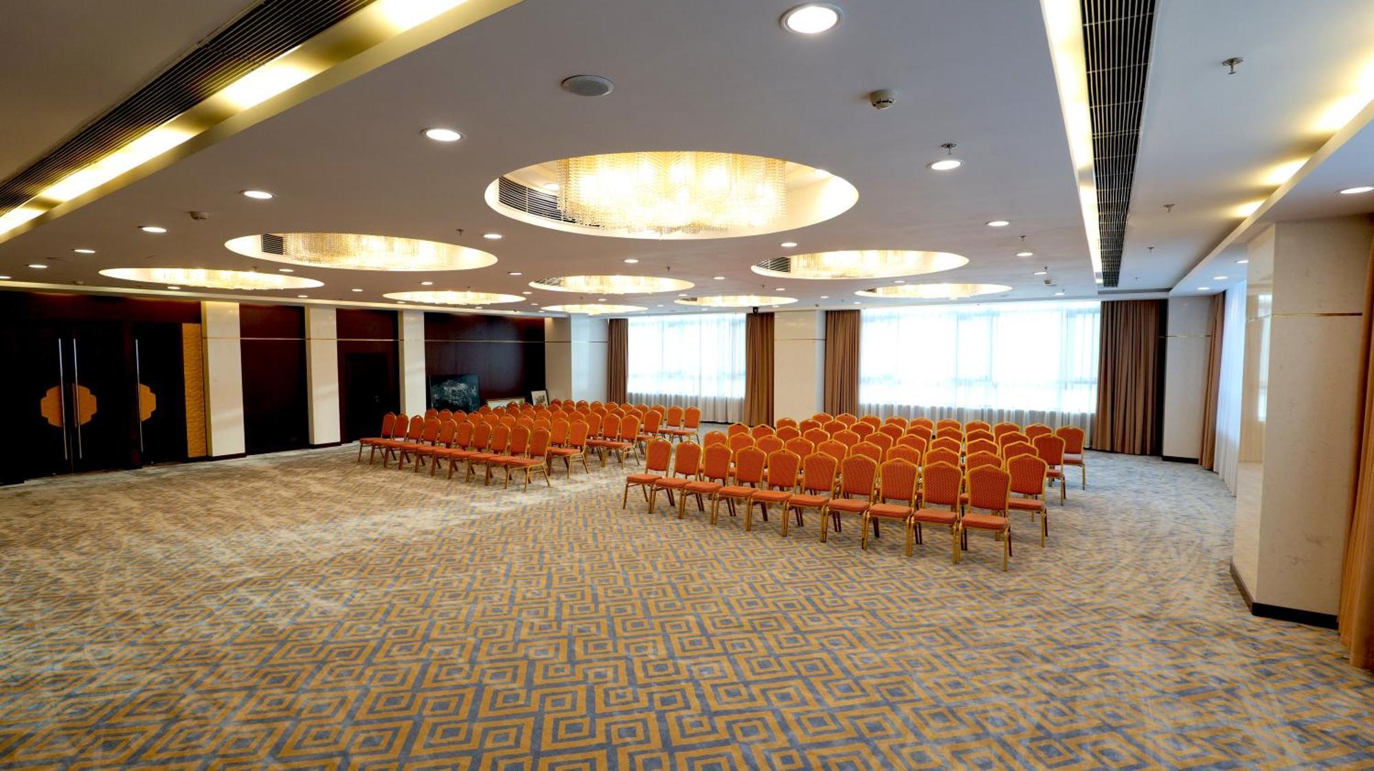 Beijing Palace Soluxe Hotel Astana Buitenkant foto The ballroom