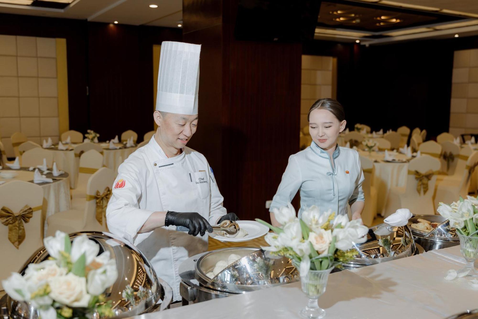 Beijing Palace Soluxe Hotel Astana Buitenkant foto A buffet at a wedding reception