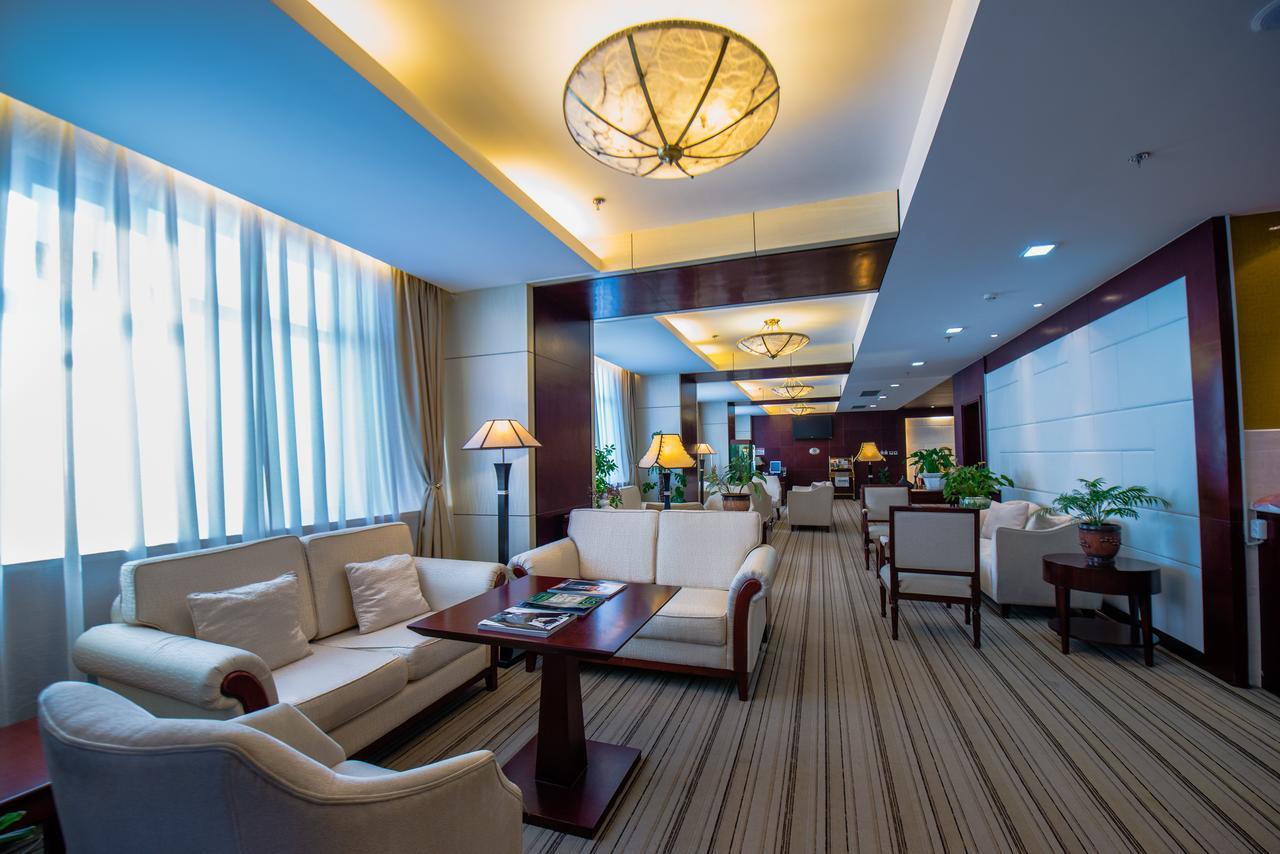 Beijing Palace Soluxe Hotel Astana Buitenkant foto The lounge at Beijing Capital International Airport